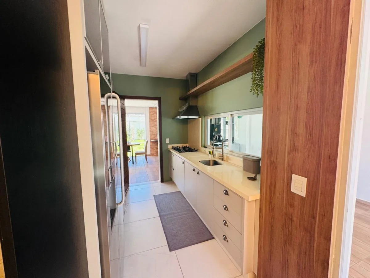 Foto 2 - Excelente opção! Casa com piscina aquecida próximo ao mar.